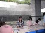 滝の傍でタイルアート.jpg